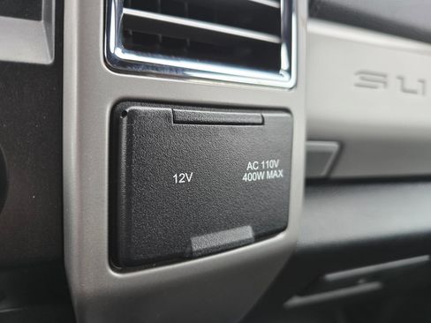 Used 2017 Ford F250 Lariat w/ Lariat Value Package AWD/4WD image 23