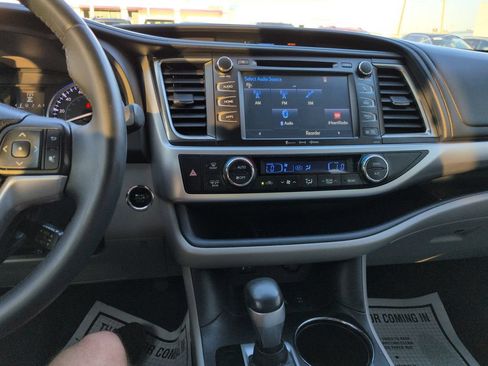 Used 2016 Toyota Highlander XLE AWD/4WD image 17