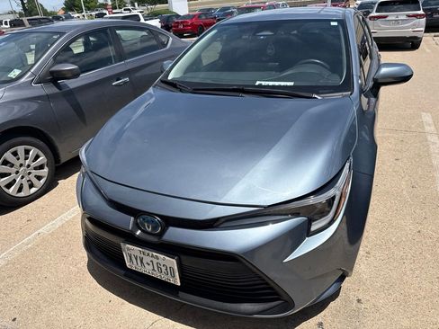 Used 2024 Toyota Corolla LE FWD image 2