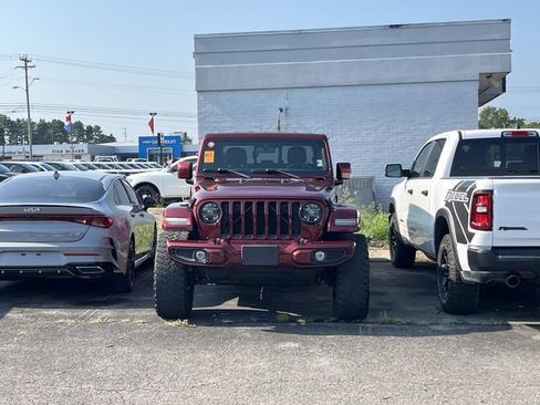 Used 2021 Jeep Gladiator Overland AWD/4WD image 6