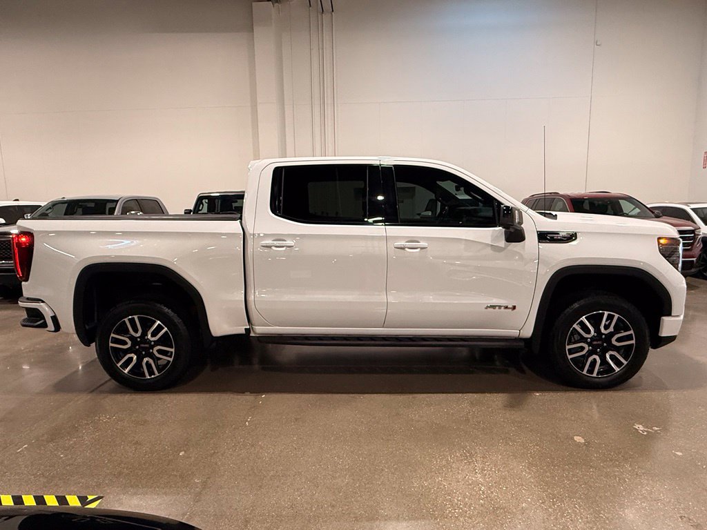 Used 2024 GMC Sierra 1500 AT4 w/ Technology Package AWD/4WD image 4