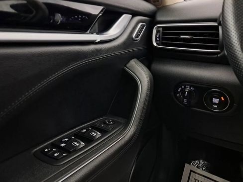Used 2021 Maserati Levante S AWD/4WD image 10