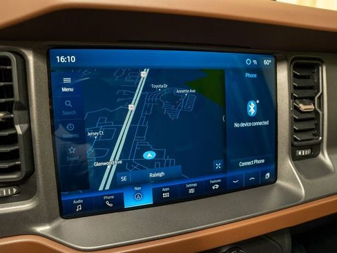 Used 2024 Ford Bronco Outer Banks image 13