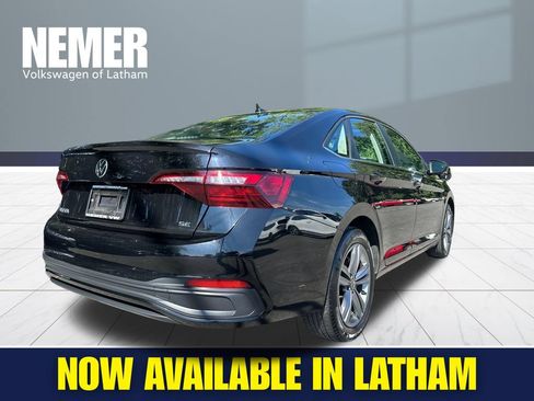 Used 2024 Volkswagen Jetta SE FWD image 4