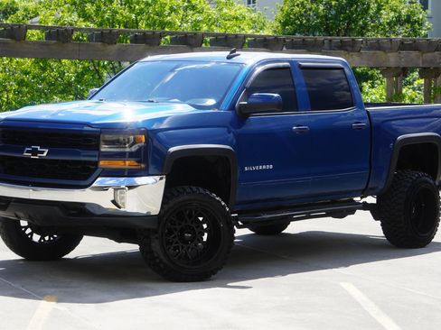 Used 2017 Chevrolet Silverado 1500 LT w/ All Star Edition AWD/4WD image 3
