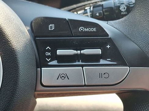 Used 2022 Hyundai Elantra SEL image 23