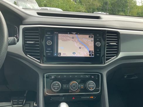 Used 2022 Volkswagen Atlas Cross Sport SEL R-Line AWD/4WD image 8