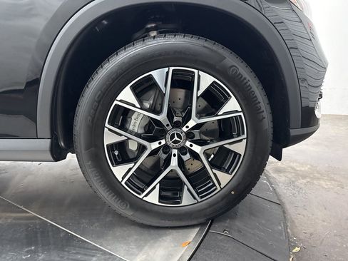 Used 2025 Mercedes-Benz GLC 350e 4MATIC image 9