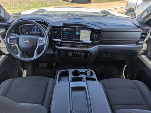 Used 2025 Chevrolet Silverado 2500 LT w/ Convenience Package image 14