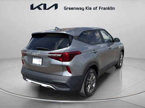 Used 2023 Kia Seltos LX AWD/4WD image 7