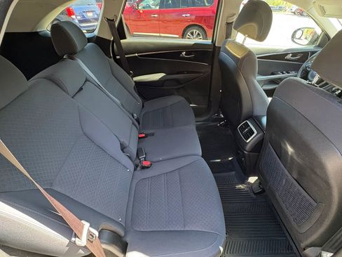 Used 2017 Kia Sorento LX FWD image 26