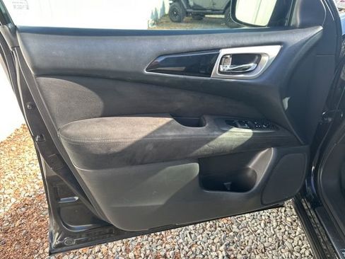 Used 2016 Nissan Pathfinder SV image 10