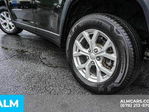 Used 2023 Jeep Grand Cherokee Limited AWD/4WD image 16