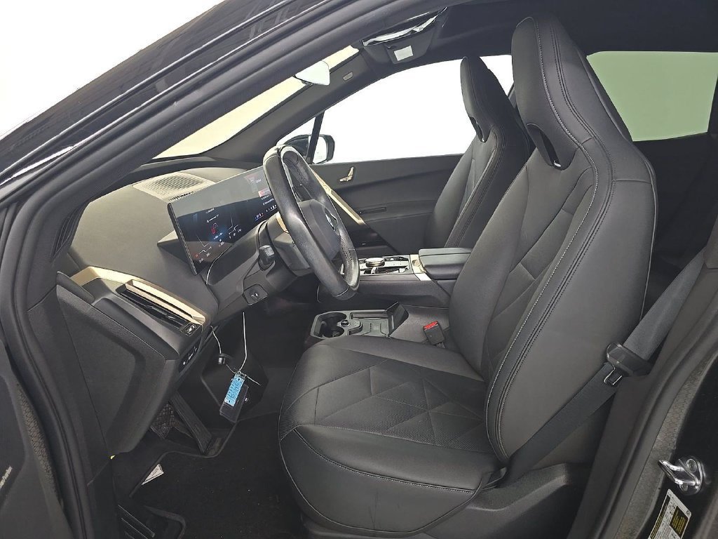 Used 2024 BMW iX xDrive50 w/ Sport Package AWD/4WD image 3