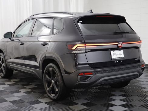 New 2026 Volkswagen Taos SE image 13