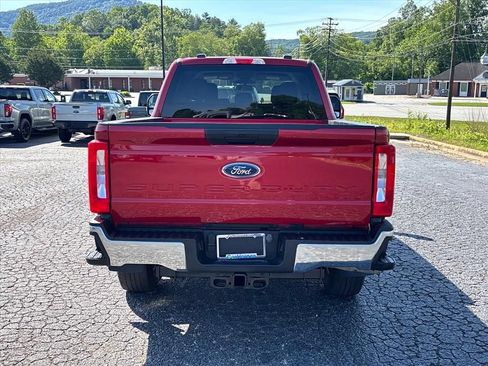 Used 2023 Ford F350 XLT AWD/4WD image 6