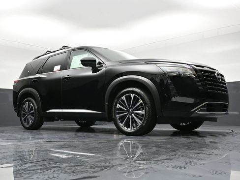 New 2026 Nissan Pathfinder Platinum image 32