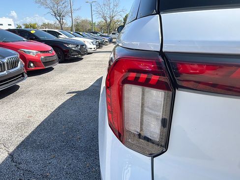 Used 2025 Ford Explorer Active image 11