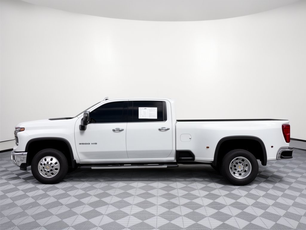 Used 2025 Chevrolet Silverado 3500 LTZ w/ LTZ Convenience Package AWD/4WD image 2