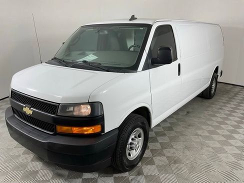 Used 2020 Chevrolet Express 3500 Extended w/ Driver Convenience Package RWD image 2