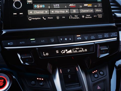 Used 2025 Honda Odyssey Elite image 32