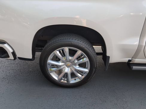 Used 2023 Chevrolet Silverado 1500 High Country w/ High Country Premium Package AWD/4WD image 4