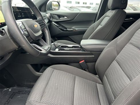 Used 2025 Chevrolet Equinox LT image 11