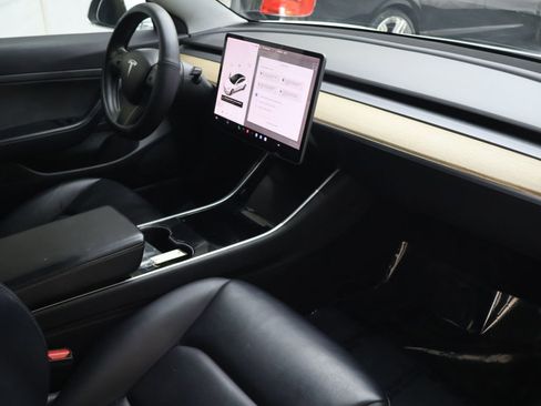 Used 2020 Tesla Model 3 Standard Range Plus image 10