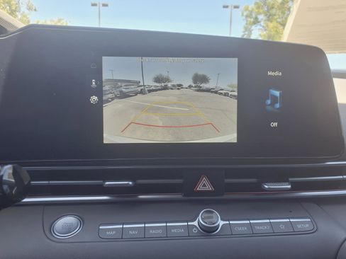 Certified 2025 Hyundai Elantra SEL FWD image 21