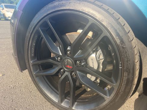 Used 2019 Chevrolet Corvette Stingray Coupe w/ 1LT RWD image 38