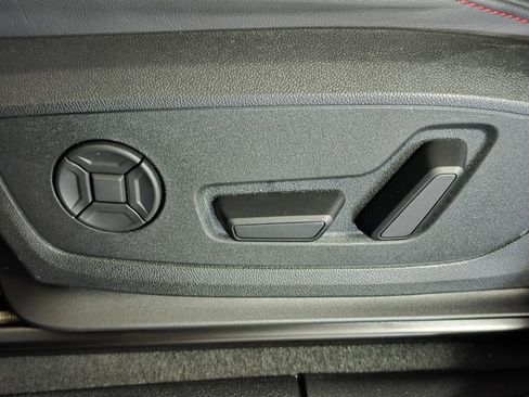 Certified 2025 Audi Q3 2.0T Premium Plus w/ Premium Plus Package image 19