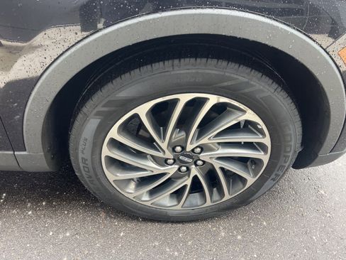 Used 2019 Lincoln Nautilus Reserve image 12