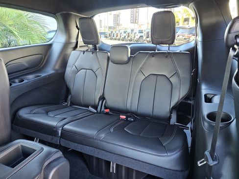 New 2026 Chrysler Pacifica Select image 27