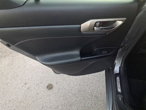Used 2014 Lexus CT 200h image 11
