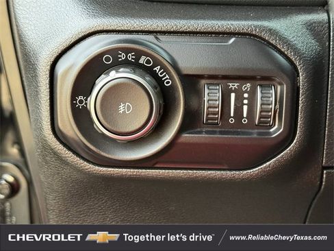 Used 2018 Jeep Wrangler Unlimited Sahara image 24