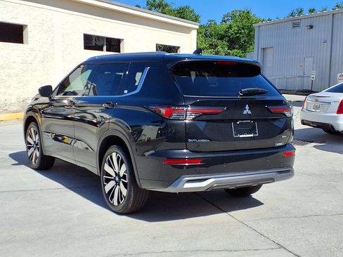 Used 2026 Mitsubishi Outlander SEL FWD image 3
