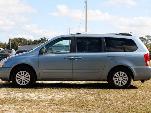 Used 2012 Kia Sedona LX image 3