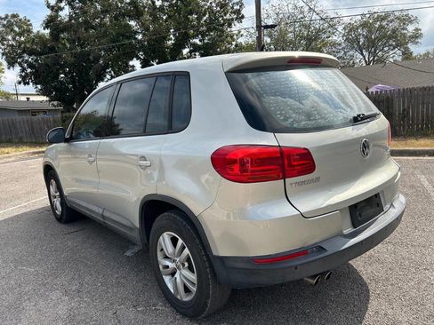 Used 2013 Volkswagen Tiguan S image 9