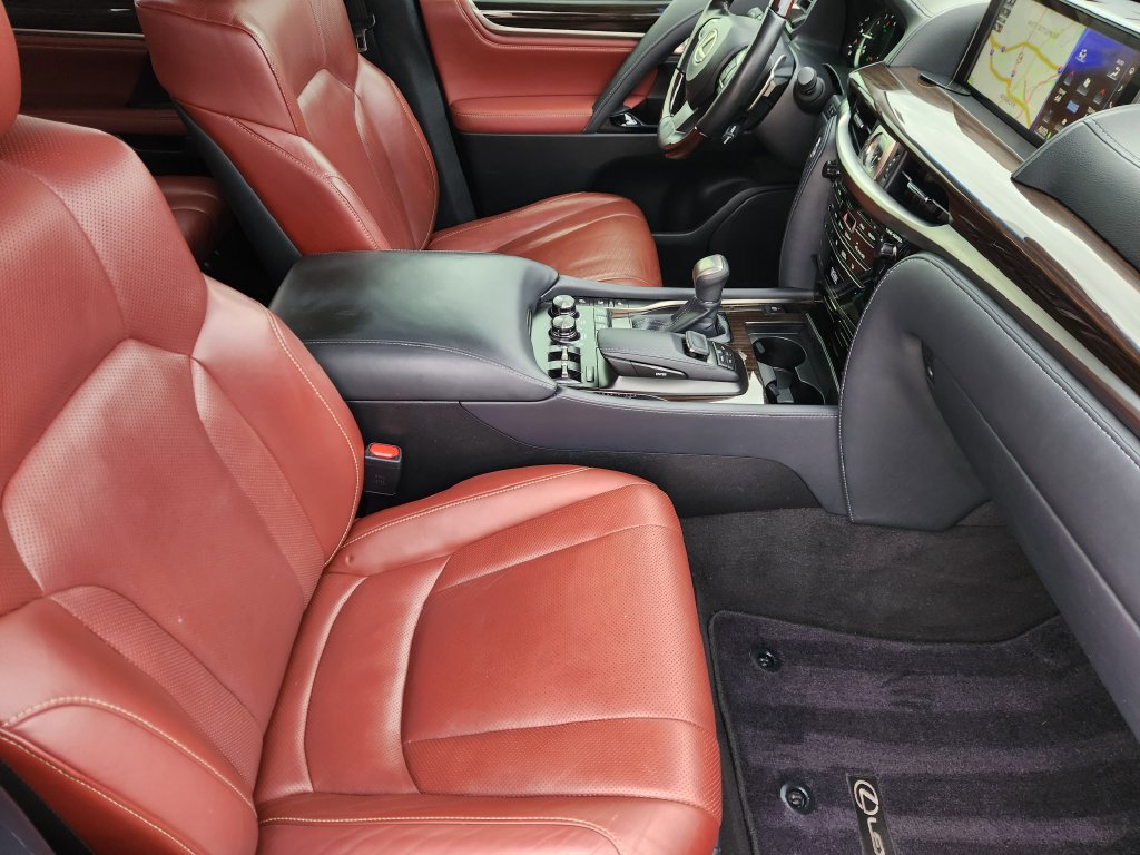 Used 2020 Lexus LX 570 4WD w/ Luxury Package image 14