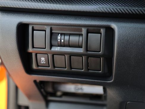 Used 2018 Subaru Crosstrek 2.0i AWD/4WD image 23