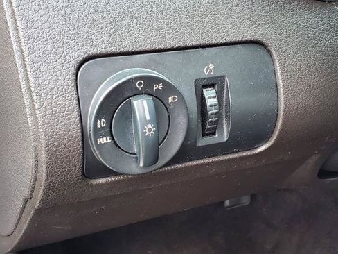 Used 2007 Ford Mustang Convertible RWD image 8