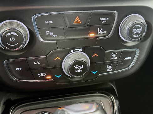 Used 2021 Jeep Compass Limited image 23