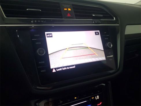 Used 2022 Volkswagen Tiguan SE image 28