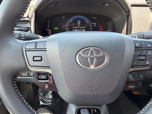 Used 2025 Toyota Camry SE AWD/4WD image 21