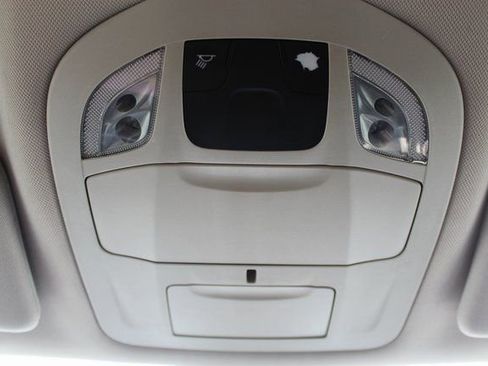 Used 2021 Chrysler Voyager LX image 18