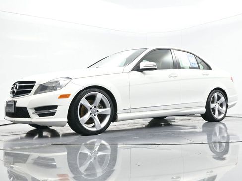 Used 2014 Mercedes-Benz C 250 Luxury image 39