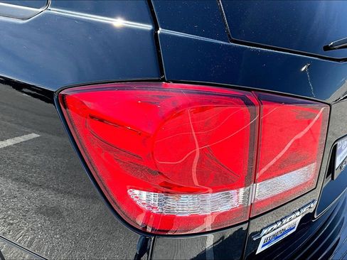 Used 2019 Dodge Journey SE w/ Premium Group image 23