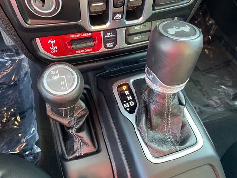 Used 2025 Jeep Wrangler Unlimited Rubicon w/ Safety Group image 26