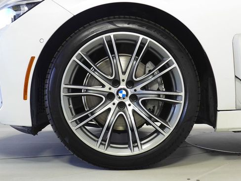 Used 2022 BMW 740i w/ Premium Package image 5