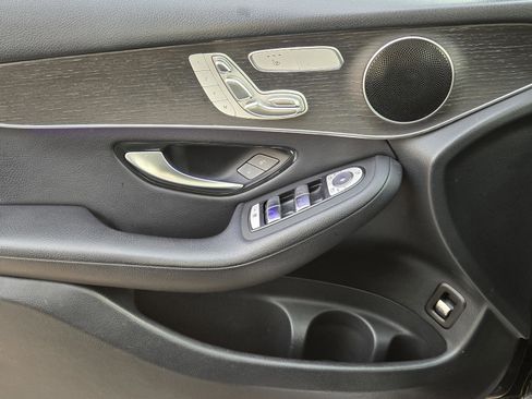 Used 2020 Mercedes-Benz GLC 300 4MATIC image 32